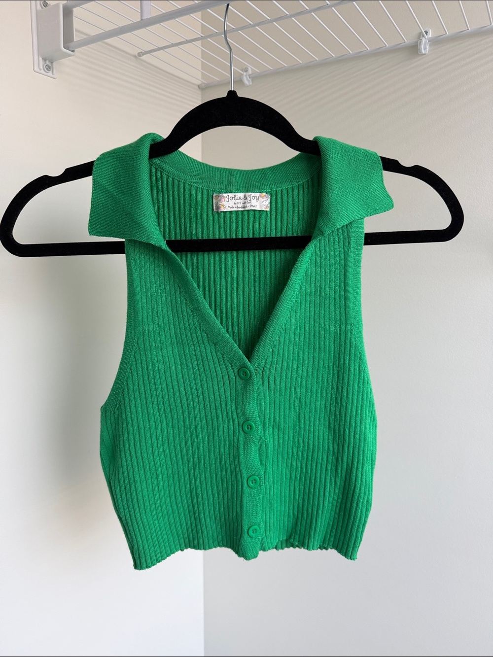 Sleeveless Ribbed Button-Front Crop Top in Bright Green